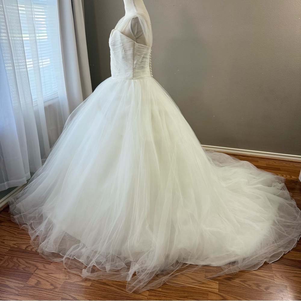 Ivory Tulle off shoulder Wedding Gown size medium